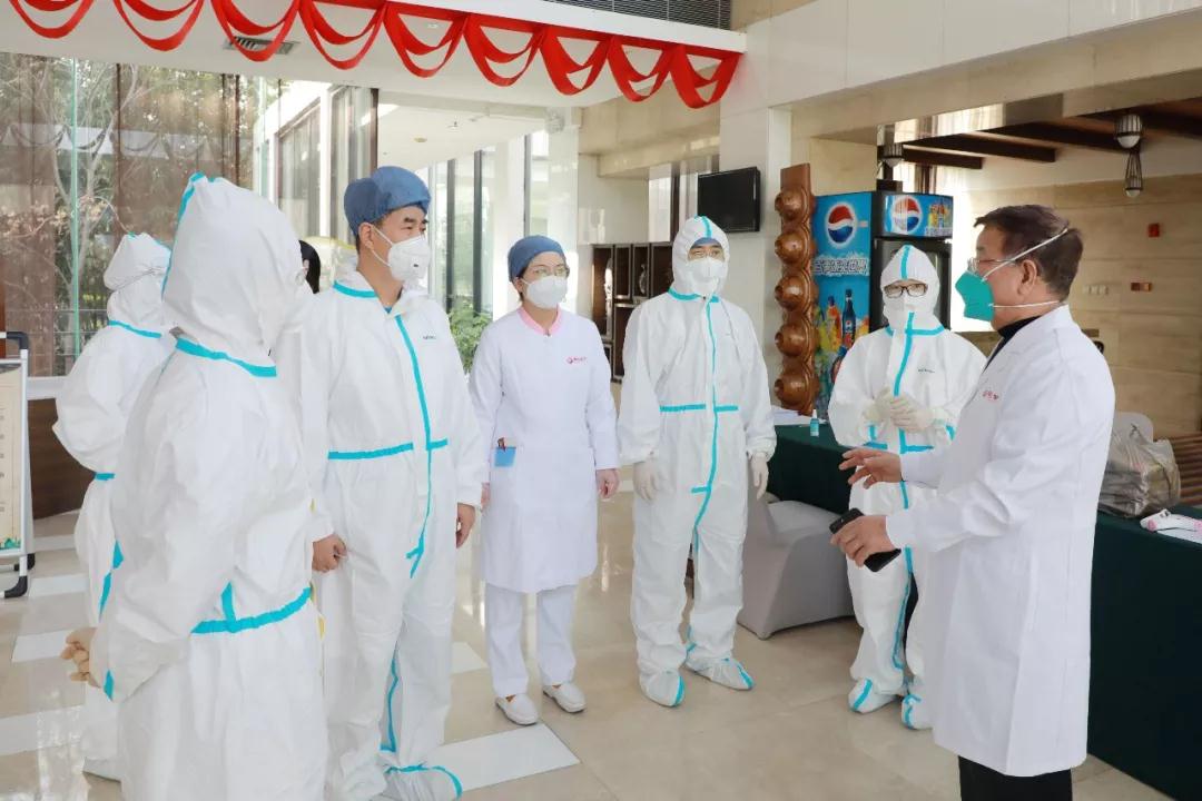 到留觀點(diǎn)去！8名醫(yī)護(hù)人員主動請纓到防疫一線