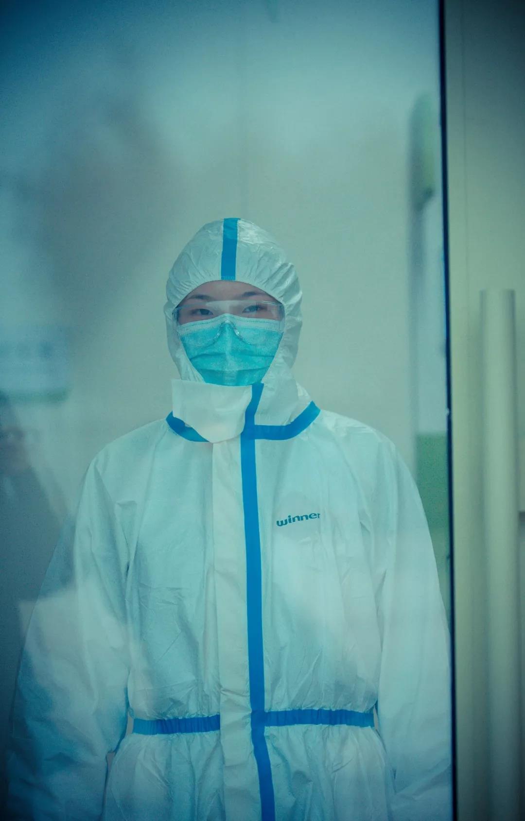 中新社陜西-——“媽，不能和您一起過年，我報名去武漢！”