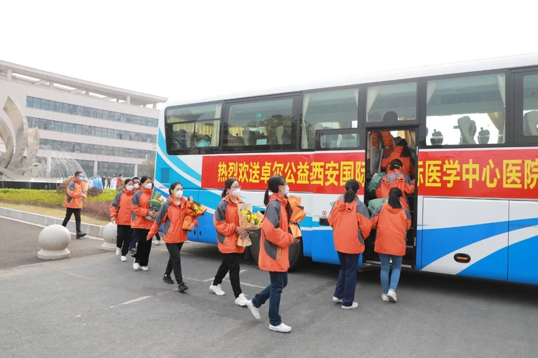 【戰(zhàn)“疫”日記】你的眼睛亮過(guò)夜幕下的星星