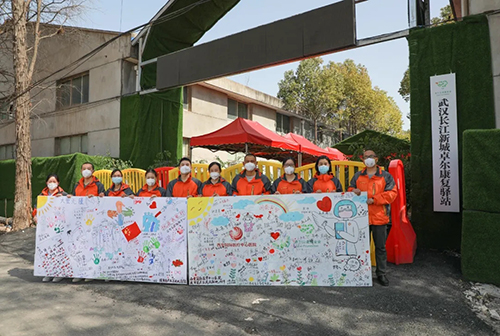 彩筆繪就戰(zhàn)“疫”最美畫(huà)卷