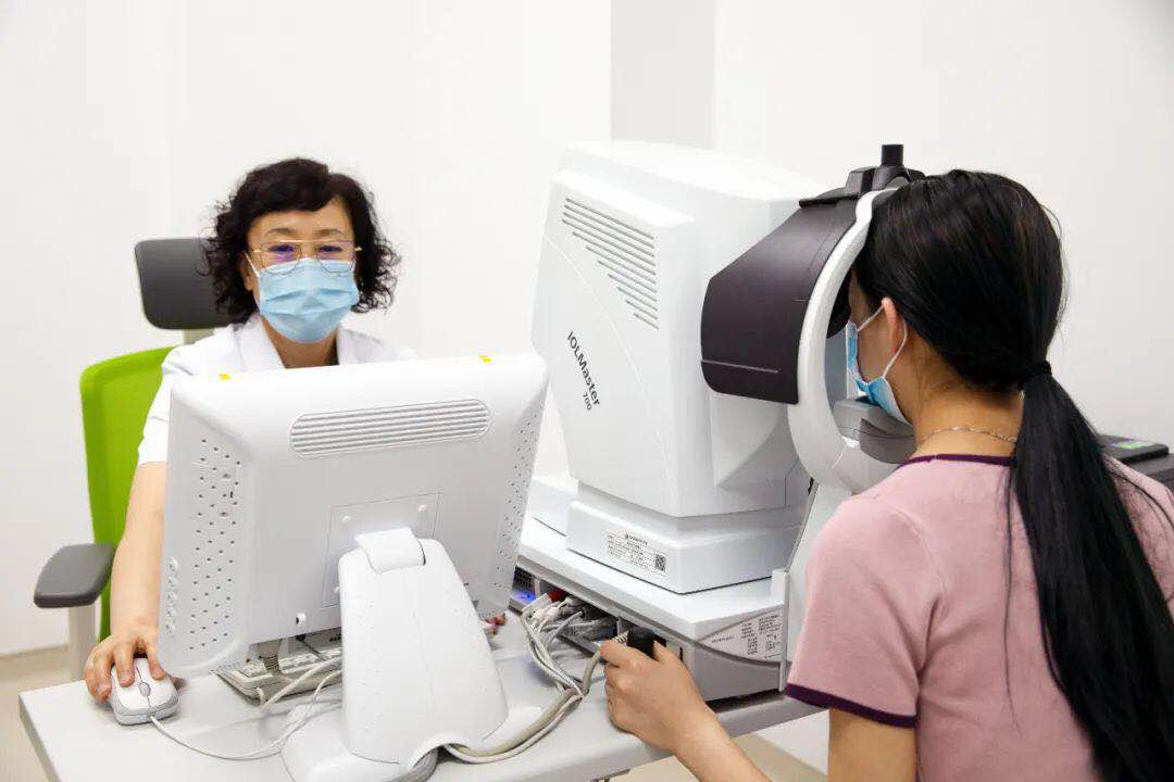 眼睛干澀、看不清字？ 快來這里檢查