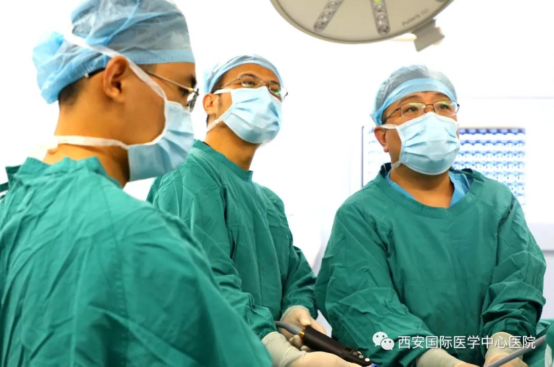 19年了，手上“汗流成河”！兩個小切口就治好這個“怪病”