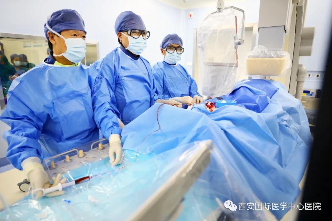 西安日報—患者的贊揚(yáng)就是對醫(yī)生的最高獎賞