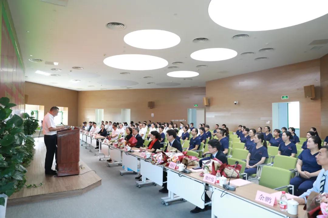 陽光網(wǎng)—昔日并肩戰(zhàn) ，今日敘佳緣 隨州市中心醫(yī)院到國際醫(yī)學中心醫(yī)院參觀交流