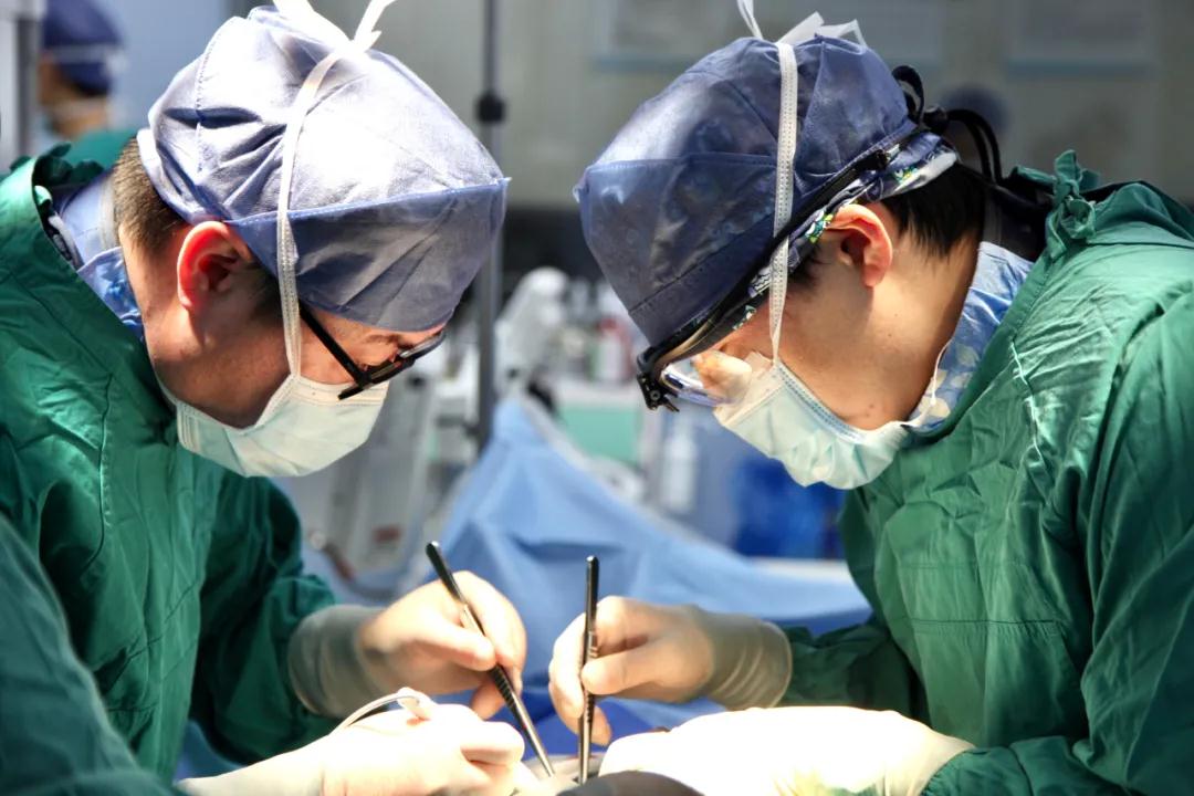 又一次突破！心外團(tuán)隊(duì)完成國內(nèi)首例“經(jīng)股TAVR+TEVAR”