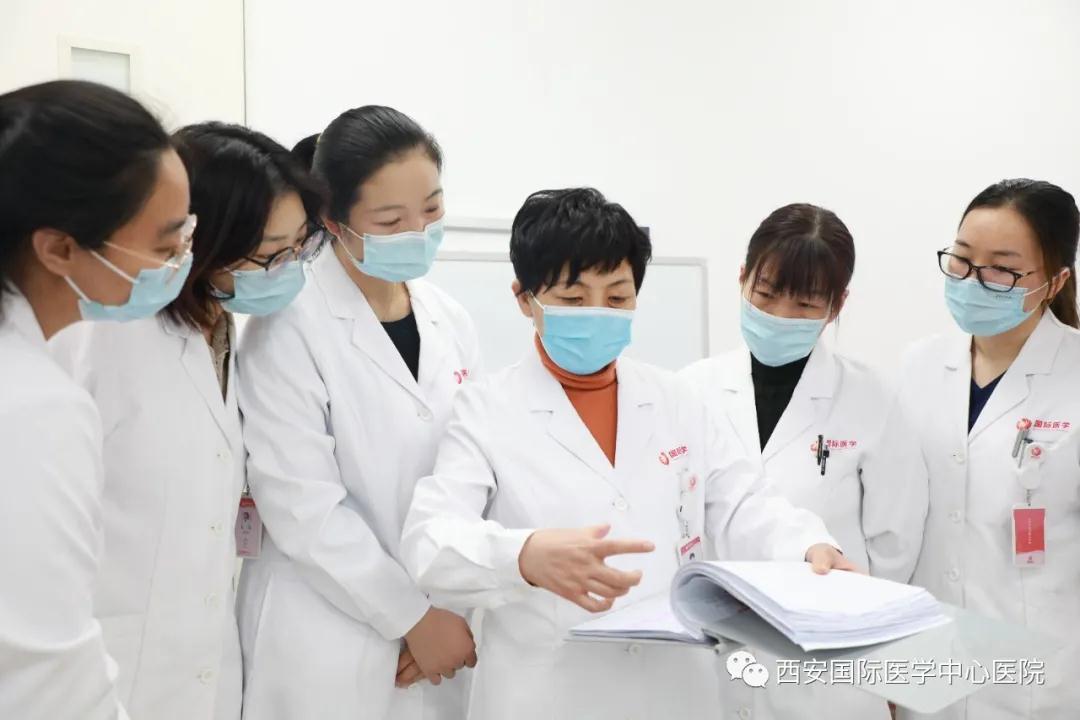 81歲老人腹大如球，一個半小時后……