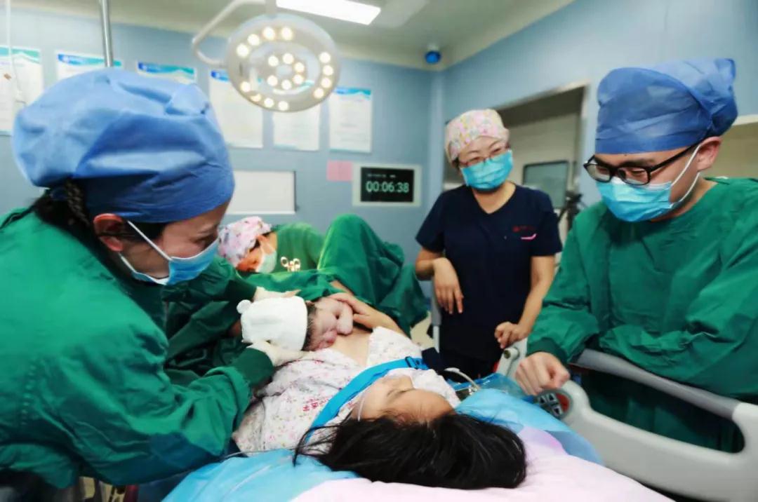 陽光網(wǎng)—迎新春，西安國際醫(yī)學中心醫(yī)院第一個“金牛寶寶”來啦！