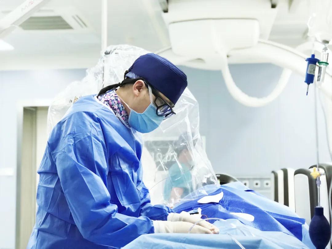 化險為夷！腦科醫(yī)生巧拆顱內(nèi)“不定時炸彈”