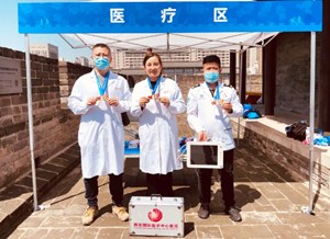 西安國際醫(yī)學(xué)中心醫(yī)院護航第二屆“火焰藍(lán)”環(huán)城墻馬拉松賽