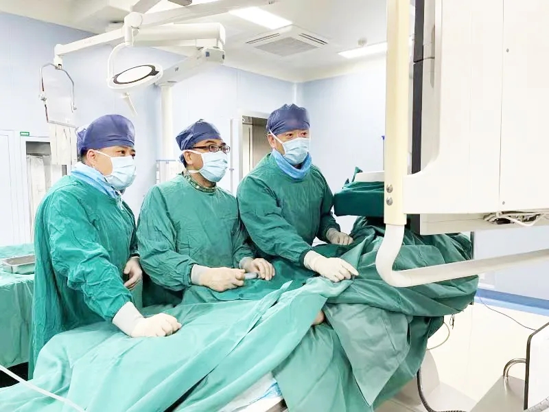 胸悶、腹脹、乏力……患者突發(fā)布加綜合征 介入治療把命救