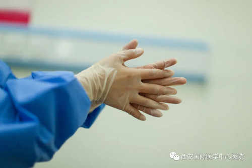 49秒！她的手，已接種了13230人