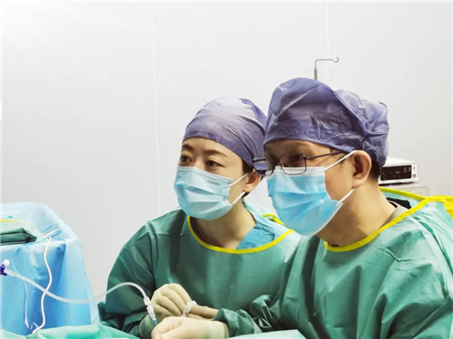 大醫(yī)之術④｜針尖上的絕絕子：甲狀腺手術無痕？這項黑科技值得關注……