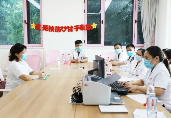 不掛號，解決多個(gè)問題，多學(xué)科MDT聯(lián)合門診讓更年期女性少跑腿，更安心！