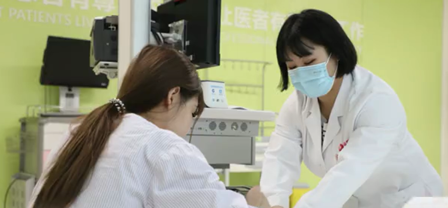 出院手續(xù)床前辦理，“移動結算車”便民又惠民！