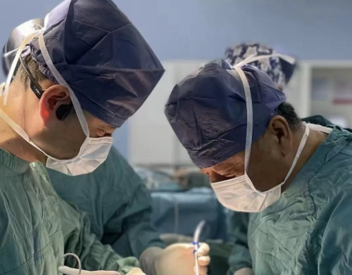 這臺手術(shù)，只有他......