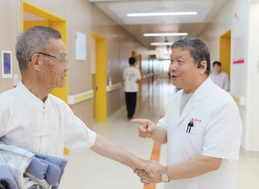 大醫(yī)之道 | 賈宗良：穿上白大褂，患者永遠(yuǎn)都是第一位