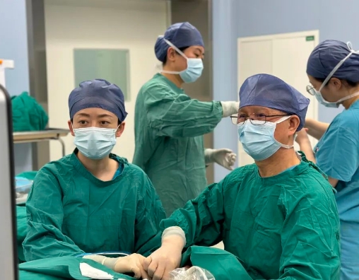 3800公里求醫(yī)路，她終于在這里“針”到病除