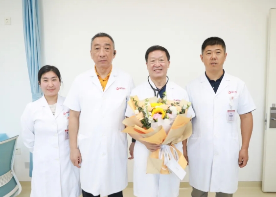 醫(yī)路相伴 感懷師恩！我院開(kāi)展教師節(jié)慰問(wèn)活動(dòng)