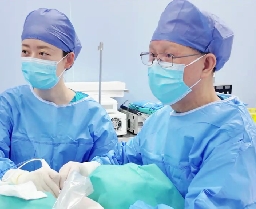 她為什么跨越千里來(lái)到這里？