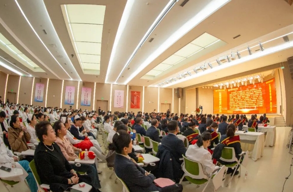 接續(xù)奮斗啟新篇！這場(chǎng)總結(jié)表彰大會(huì)奮進(jìn)感滿滿