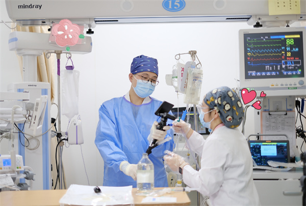 身心同救！重癥病房里的“祛病”與“醫(yī)心”
